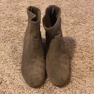 Wedge DV booties size 6.5